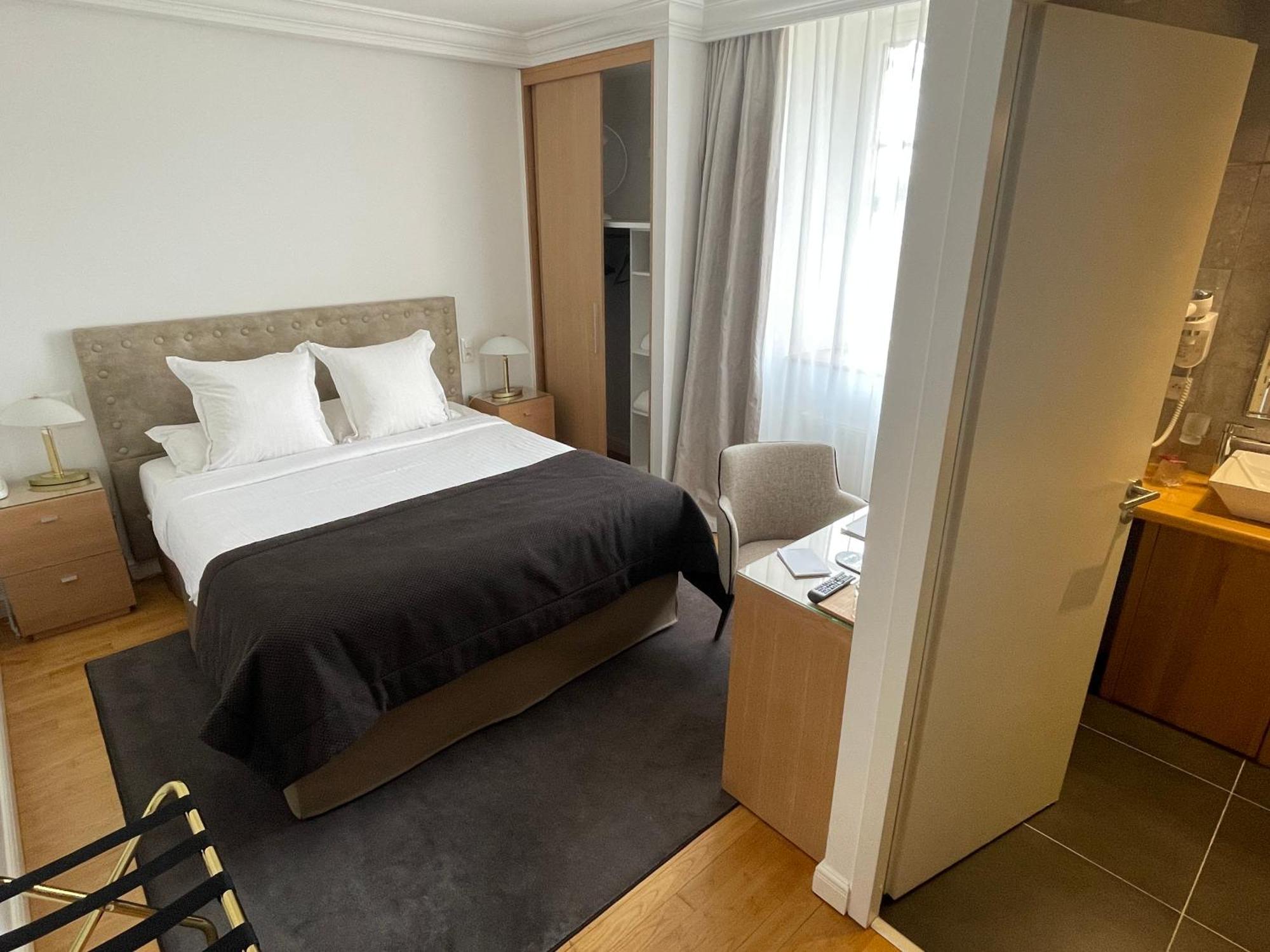 Hotel Victor Hugo 3*