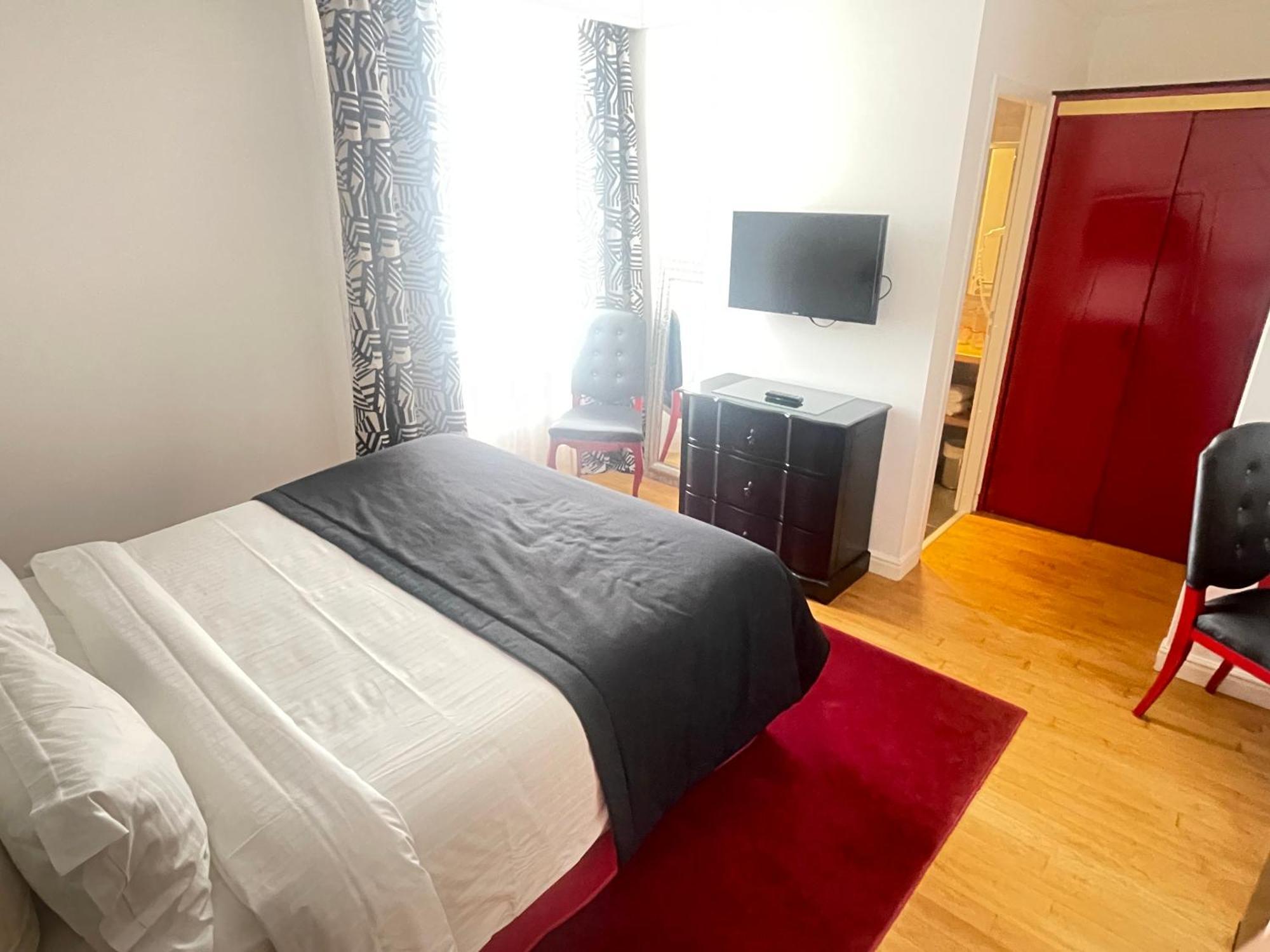 Hotel Victor Hugo 3*