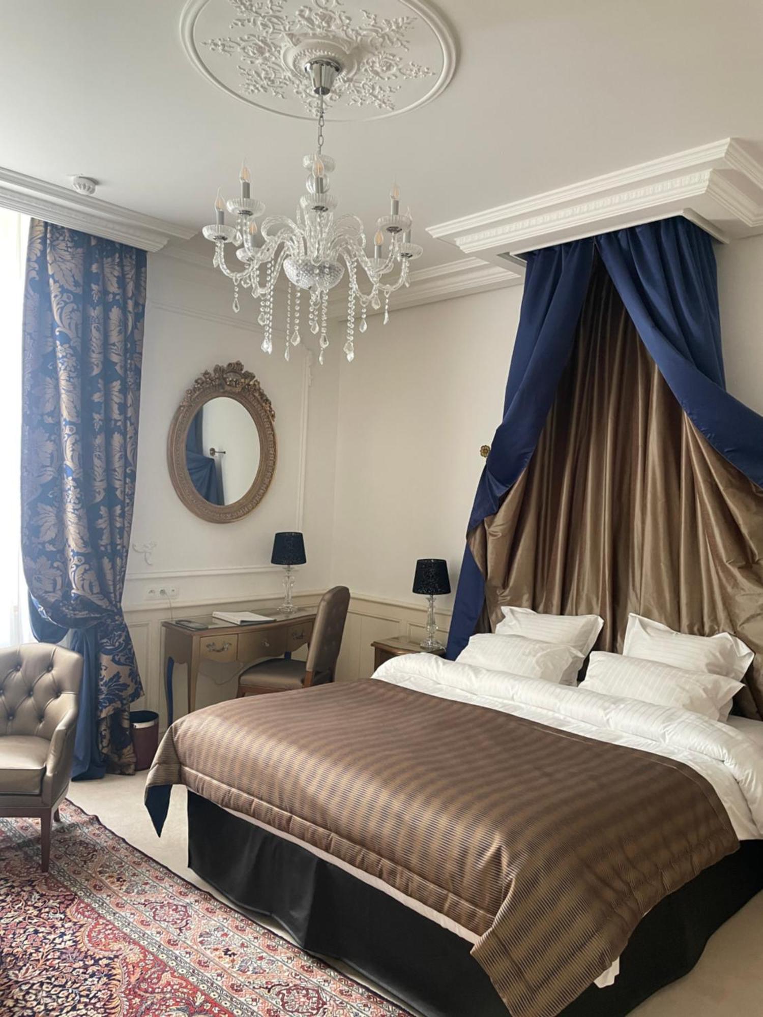 Hotel Victor Hugo 3*