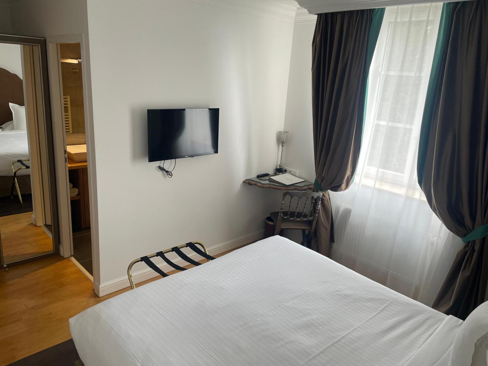 Victor Hugo Hotel